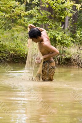 Fishing with throw net