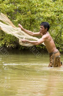 Fishing with throw net