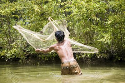 Fishing with throw net