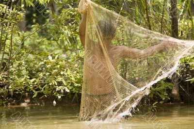 Fishing with throw net