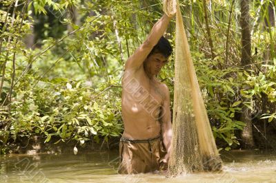 Fishing with throw net