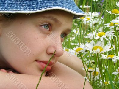 girl with daisies 1
