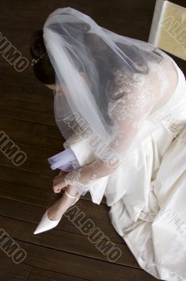 Shoed bride