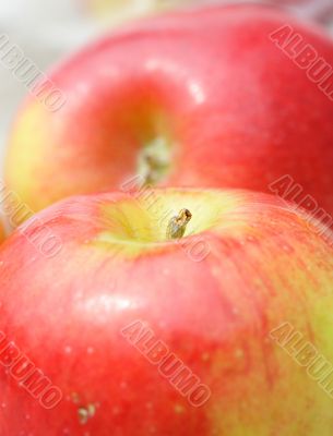 red apples