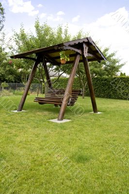 Swinging bench