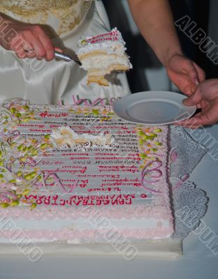 Cutting wedding cake