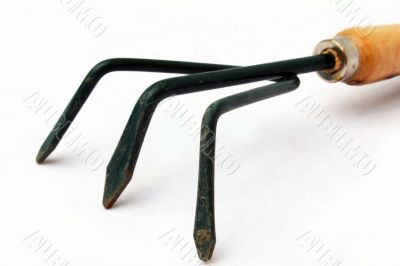 Hand cultivator