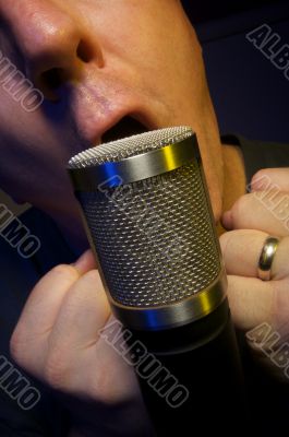 Vocalist & Microphone