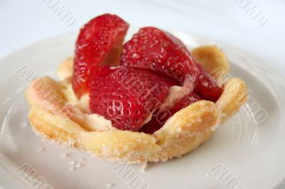 Strawberry pastry cup