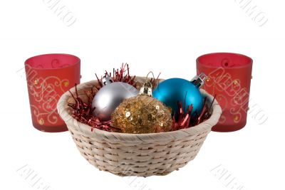 Basket with fur-tree spheres and two candlesticks
