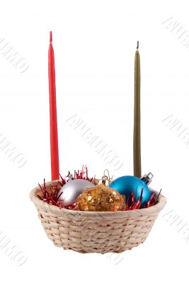 Basket with fur-tree spheres and two candles