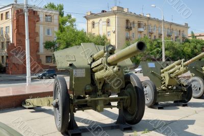 Large-caliber army gun - the Howitzer.