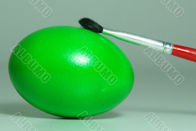 easter egg greem brush painting