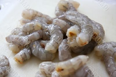 Whole raw prawns