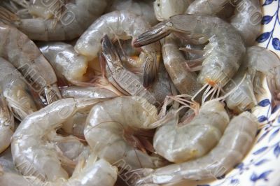Whole raw prawns