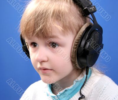 girl with headphones