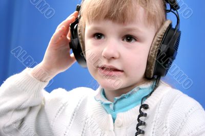girl with headphones