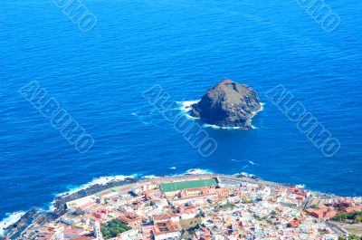 city, sea & cliff