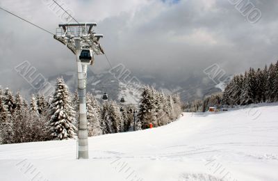 Alpine ski lift
