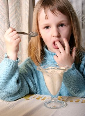 girl eat ice-cream