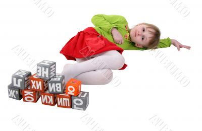girl play with bricks
