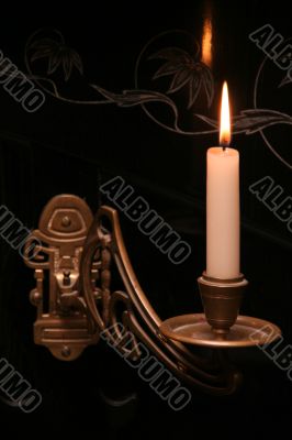a berning candle