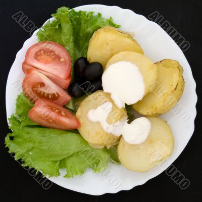 Potatoes, tomatoes and salad