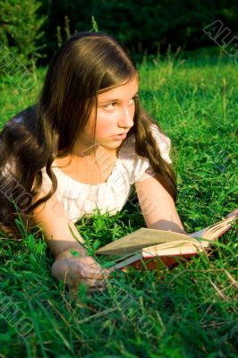 girl reads the book