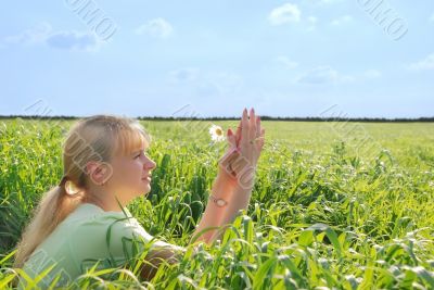 young beautiful girl with white daisy-like flowers