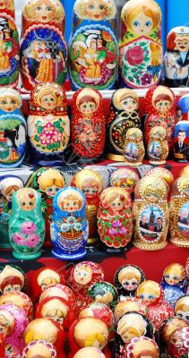 shop window with set of russian dolls