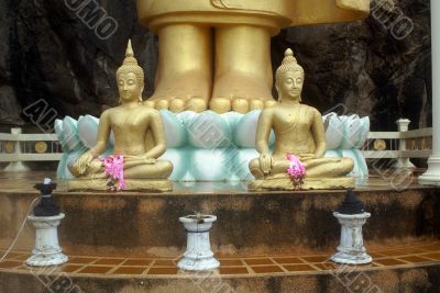 Two Buddhas and legs