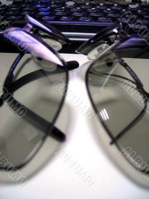 Stereoscopic glasses