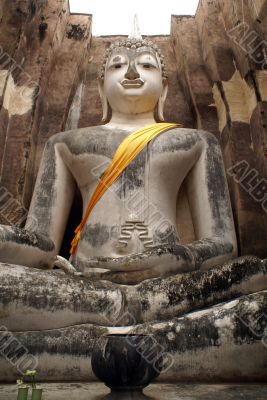 Big sitting Buddha in wat Si Chum, Thailand