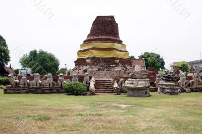 Lions and stupa
