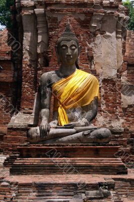 Buddha in wat Mahathat