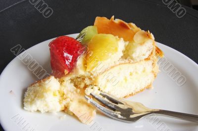 Cream cake with fruits