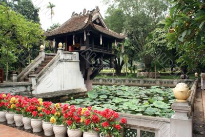 One pillar pagoda
