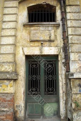 Colonial building