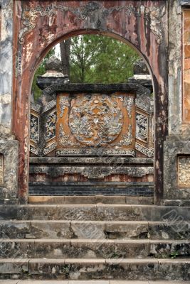 Arc and wall