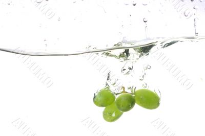 grape water splash