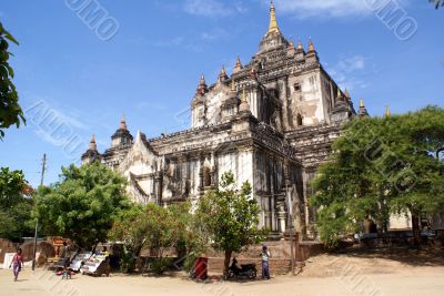 Entrance of Thatbyinnyu Phaya