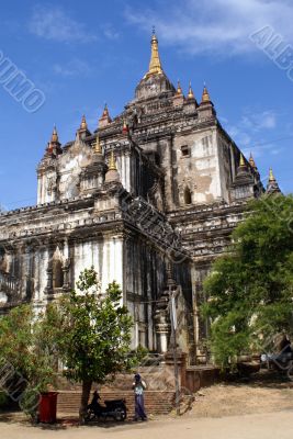 Facade of Thatbyinnyu Phaya