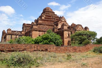 Dhammayan Gyi temple in Bagan