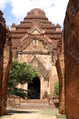Gate