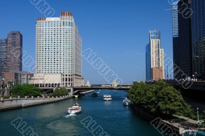 Boats on Chicago river