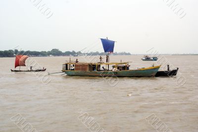 Boats o the river
