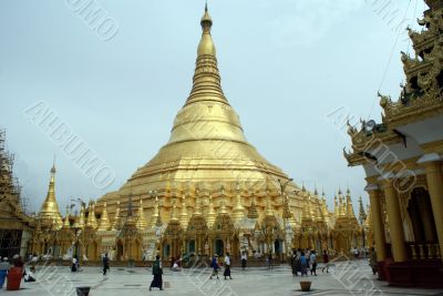 Golden Shwedagon Paya in Yangon