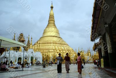 Women and Shwedagon