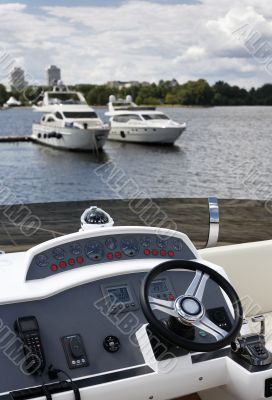 Yacht deckhouse