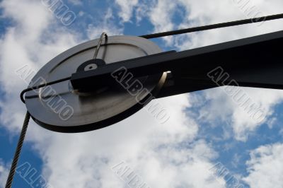 Pulley with a metal cable on fastening